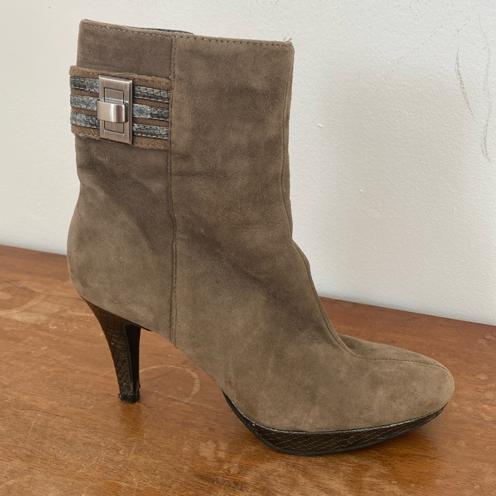 Bandolino boots leather suede taupe size 6 NEW